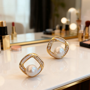 Orecchini a Perno Geometrici a Forma di Diamante per Donne, Eleganti Accessori per Uso Quotidiano e Feste - Product Image 3