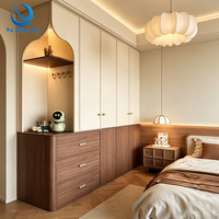 Armoire en bois distinctive avec aménagement intérieur personnalisé pour villas de luxe, appartements et projets résidentiels