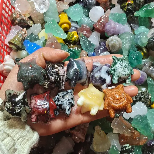 Natur Carv Edelstenen Kristal Spirituele Ambachten Mix Kleur Kwarts Kristal Gengar Beeldjes Voor Geschenk
