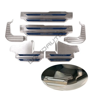 แผ่นตกแต่งภายนอกภายใน แผ่นกันรอยขอบประตู แผ่นกันรอยกันชนหลัง สแตนเลสสีดำ สำหรับ Pajero Sports ปี 2020 - Product Image 1