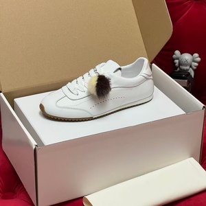 รองเท้าผ้าใบผู้หญิงแบบสวมใส่สบายทุกฤดู ดีไซน์หรูหรา รองรับแรงกระแทก เหมาะกับการเดินเล่นกลางแจ้ง กันลื่น สไตล์ลำลอง - Product Image 2