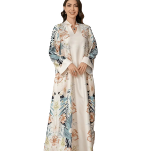 Abaya Traditionnelle Modeste pour Femmes Musulmanes avec Motif Floral, Taille Naturelle, Manches Longues et Incrustation Délicate de Perles pour le Bal de Promo - Product Image 1