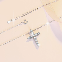Collier en argent pur S925 en gros d'usine, collier pendentif croix de sécurité rétro en moissanite