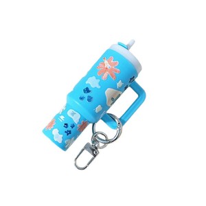 2026 Coolter 1 pièce Mini porte-clés en forme de tasse pour accessoires de bouteille d'eau Stanley, baume à lèvres, décoration mignonne pour poignée de gobelet - Product Image 5