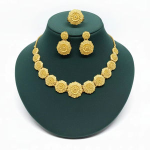 Collar SAUTOIR con Placa de Oro de 24K, Collar Largo Premium Chapado en Oro, Diseñado para Joyería Minimalista e Inspirada en las Tendencias - Product Image 1