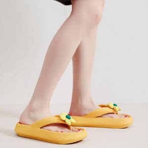 Usine En Gros Marcher Sur Merde Pantoufles Maison Intérieur <span class=keywords><strong>Semelle</strong></span> Épaisse Hommes et Femmes Salle De Bains Bain Doux Tongs - Product Image 4