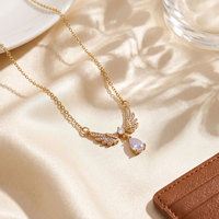 Gargantilla con Colgante de Alas de Ángel Chapado en Oro para Mujer, con Circonita en Forma de Lágrima Brillante, Resistente al Deslustre, Versátil, Cadena de Clavícula de Lujo Ligero