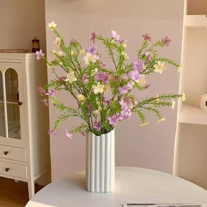 Arreglo de Flores Artificiales de Cristal y Seda en Florero Blanco para Decoración del Hogar y Bodas, Estilo de Lujo Ligero - Product Image 5