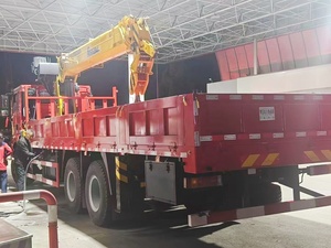 Grúa Montada en Camión HOWO 6x4 de 10T, 12T, 14T, Camión Grúa Shacman de Servicio Pesado para Minería, Construcción e Infraestructura - Product Image 3