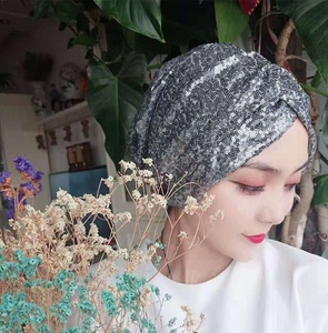 YASEEN - Tocado Elegante para Mujer, con Lentejuelas Exóticas Incrustadas en Acrílico, Transpirable y Ecológico, Estilo Indio para Banquetes - Product Image 1