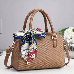 Bolso de Mano de Moda para Mujer, Casual, para Exteriores, Bandolera, Impermeable, de Cuero PU - Product Image 1