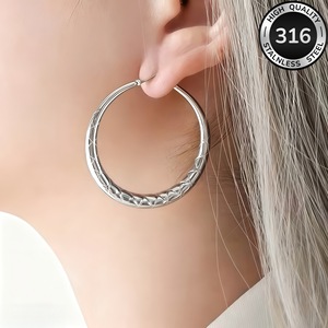 Pendientes grandes retro tallados con motivos étnicos, de acero de titanio, dorados, con relieve circular, que no se desvanecen, para mujer - Product Image 4