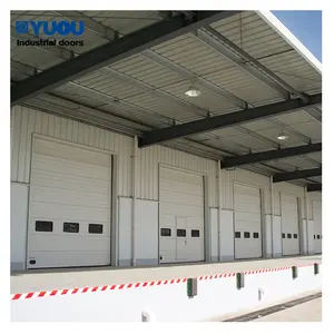 Промышленный склад, верхняя теплоизолированная вертикальная подъемная металлическая секционная стальная дверь