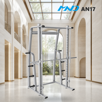 Machine Smith à contrepoids avancée MND Fitness pour l'entraînement de force en salle de sport, destinée aux opérateurs de chaînes de salles de sport