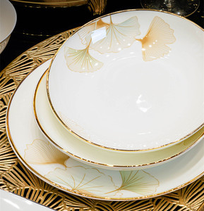 Vajilla de Porcelana China con Borde Dorado Esmaltado, Estilo Nórdico Europeo, Diseño Escénico, de Lujo, para Uso en el Hogar o Restaurantes, Apta para Alimentos - Product Image 4