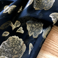 Tissu en mousseline de soie velours de soie viscose personnalisé tissu 70D fil métallique or conception 100% tissu polyester Jacquard fleur tissé