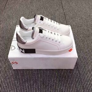 Chaussures décontractées en cuir véritable pour hommes de luxe personnalisées chaussures de skate respirantes de qualité supérieure chaussures de marche de sport plates d'extérieur - Product Image 2