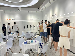 Candado Biométrico Estándar de Jinjian, Candado Seguro con Huella Dactilar de Alta Resistencia con 2 Llaves para Almacenes, Gimnasios, Hogares y Bicicletas - Product Image 6