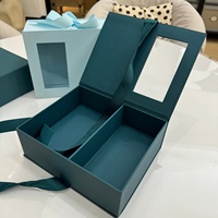 Boîte cadeau rigide vert sarcelle personnalisée avec fenêtre transparente, ruban gros-grain et séparateur en papier pour emballage de cadeaux de mariage et de fêtes