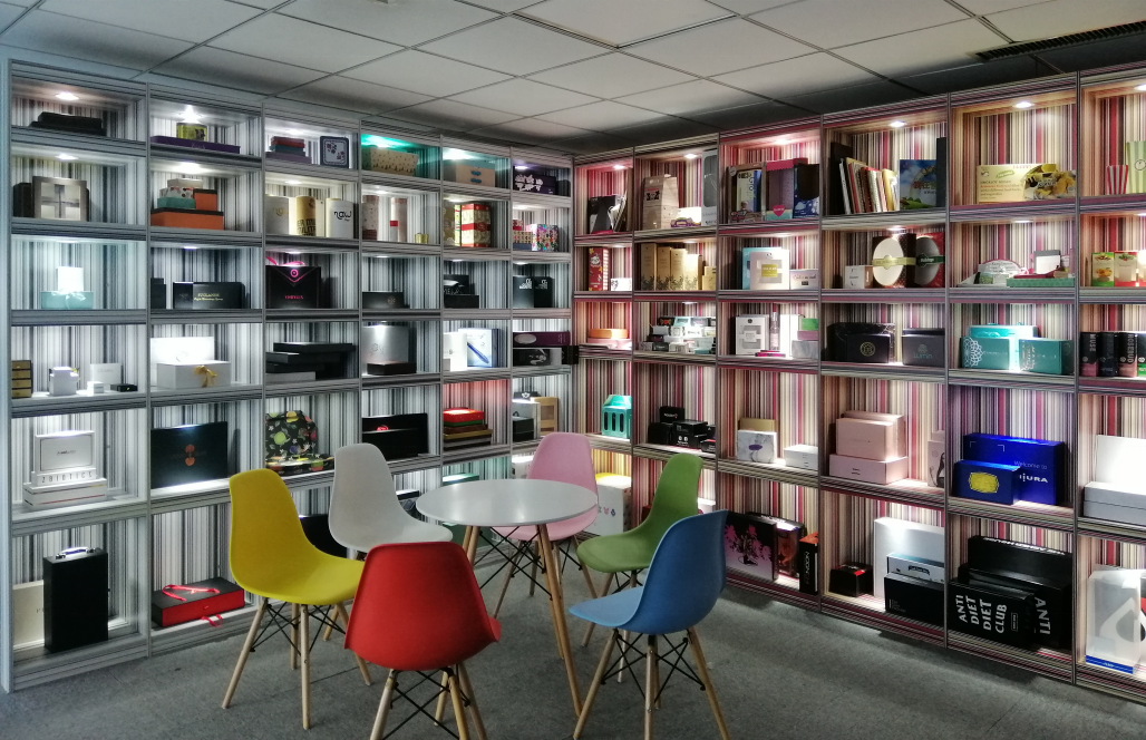 meat pie packaging box with a clear top