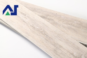 Fabricant OEM/ODM de revêtements de sol SPC de qualité supérieure, résistants au feu et imperméables, à système de <span class=keywords><strong>clic</strong></span>, pour la décoration intérieure - Product Image 4