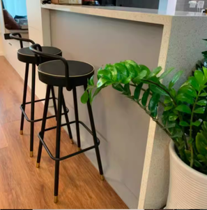 Tabourets de bar nordiques - Chaises de bar modernes et minimalistes pour salons de thé et bancs hauts de luxe léger pour bars. - Product Image 4