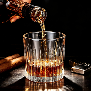 Verre à whisky réutilisable transparent à rayures verticales style vintage, forme cylindrique pour vin et bière - Product Image 6