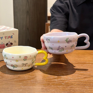 Taza de Cerámica Happy Time, Diseño de Flores Rosadas con Asa, Caja de Regalo Individual para Desayuno o Té - Product Image 3