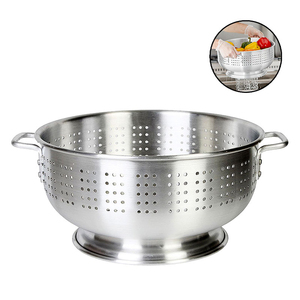 מסננת אלומיניום רב תכליתית 8QT למטבח עם בסיס ווים ידידותיים לסביבה - Product Image 1