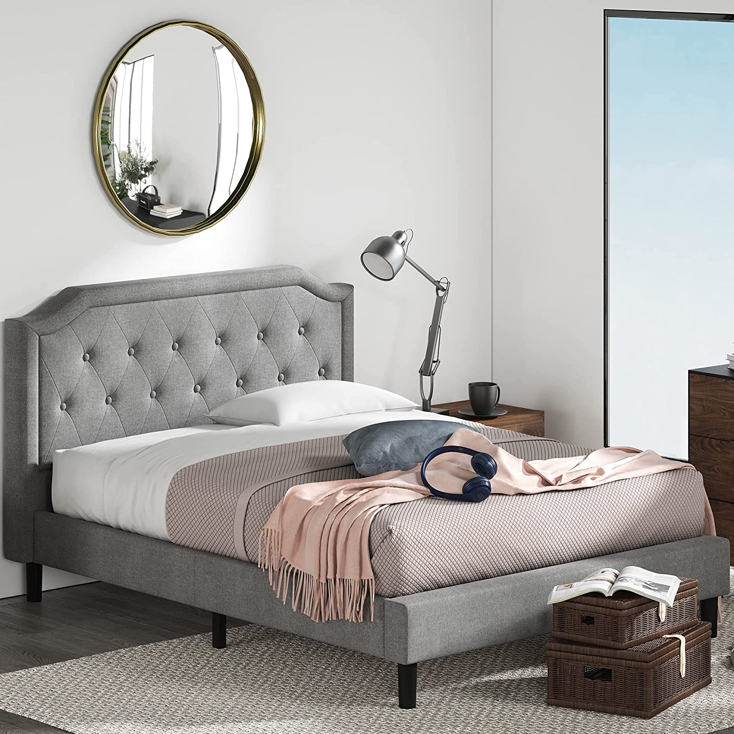 cheap fashion Upholstered Modern Platform King Size fabric Bed Frame
