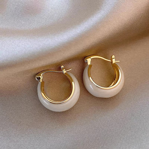 Orecchini a Clip in Stile Barocco per Donne, Design Elegante e Delicato, Gioielli di Moda per Uso Quotidiano - Product Image 1