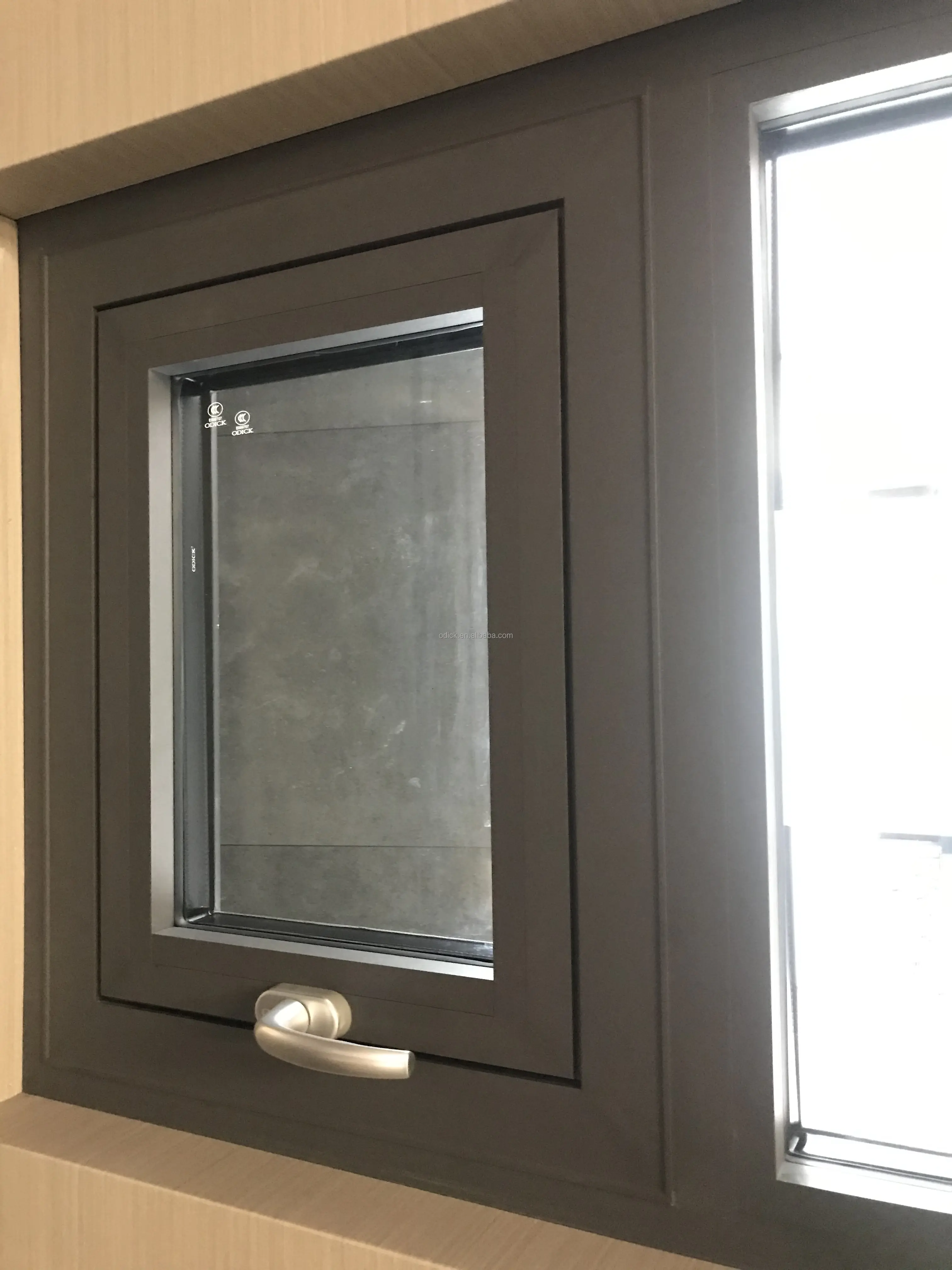 Auvent fenêtre rester haut suspendu insonorisé lucarne fenêtre rétractable auvent conception aluminium moderne balançoire conception graphique persienne
