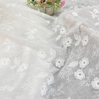 Soluble dans l'eau 100% coton dentelle 3d broderie tissu coton tissu broderie vêtements mode blanc dentelle tissu pour robe