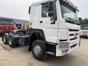Camión Tractor Usado Sinotruk Euro2 Diésel 6X4 con Volante a la Izquierda, HOWO de 10 Ruedas, Capacidad de Carga de 21-30T, 371hp, Cámara Trasera de 360° - Product Image 6