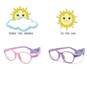 Vente en gros de lunettes optiques 18285 caméléon pour enfants avec charnière et bracelet en caoutchouc silicone à monture ovale courbée à motif solide - Product Image 3