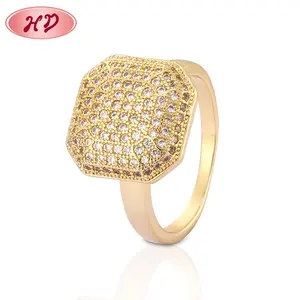 Bague en diamant simple plaquée or 18 carats avec motifs de coussin pour femmes