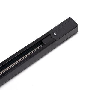 Carril de cuatro vías de 1m en negro, ideal para sistemas de iluminación y distribución eléctrica. - Product Image 1