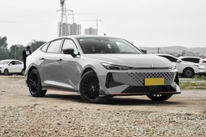Véhicule bon marché en Chine <span class=keywords><strong>vente</strong></span> chaude Changan Univ 1.5T 2.0T 2024 voitures d'<span class=keywords><strong>occasion</strong></span> Changan UNI-V IDD voiture à essence à vendre - Product Image 4
