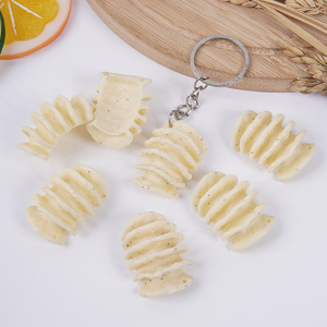 Modelo simulado de rollo de patatas fritas taiwanesas, divertido e interesante llavero colgante con forma de patatas fritas estilo isleño. - Product Image 1