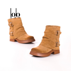 Bottes à semelle intermédiaire rétro pour femmes avec surface en cuir chaude et à la mode, semelle extérieure en caoutchouc, talon épais, chaussures pour femmes à la mode - Product Image 2