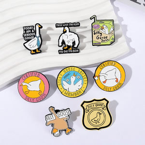 Silly Goose Society miembro esmalte Pin <span class=keywords><strong>hoy</strong></span> soy <span class=keywords><strong>un</strong></span> serio ganso Fitness pato Animal broche solapa insignia joyería regalo para amigos - Product Image 2