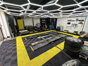 Carreaux de sol en plastique respectueux de l'environnement pour magasin de détail de <span class=keywords><strong>voiture</strong></span> de chaîne de garage - Product Image 3