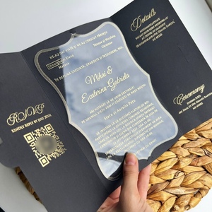 Elegante Tarjeta de Invitación de Boda Negra con Estampado en Dorado, Forma Irregular, Diseño Personalizado para Detalles de la Ceremonia - Product Image 1