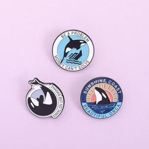 Épingle mignonne en alliage de zinc, motif baleine et salamandre, avec technique de moulage des branchies et placage nickel noir - Souvenir de remise de diplôme - Product Image 3