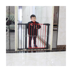 Barrière de sécurité auto-fermante pour chiens et bébés, barrière de <span class=keywords><strong>porte</strong></span> en métal durable pour enfants avec <span class=keywords><strong>porte</strong></span> pour animaux de compagnie facile à utiliser, barrière d'escalier pour bébés à fixation par pression - Product Image 3
