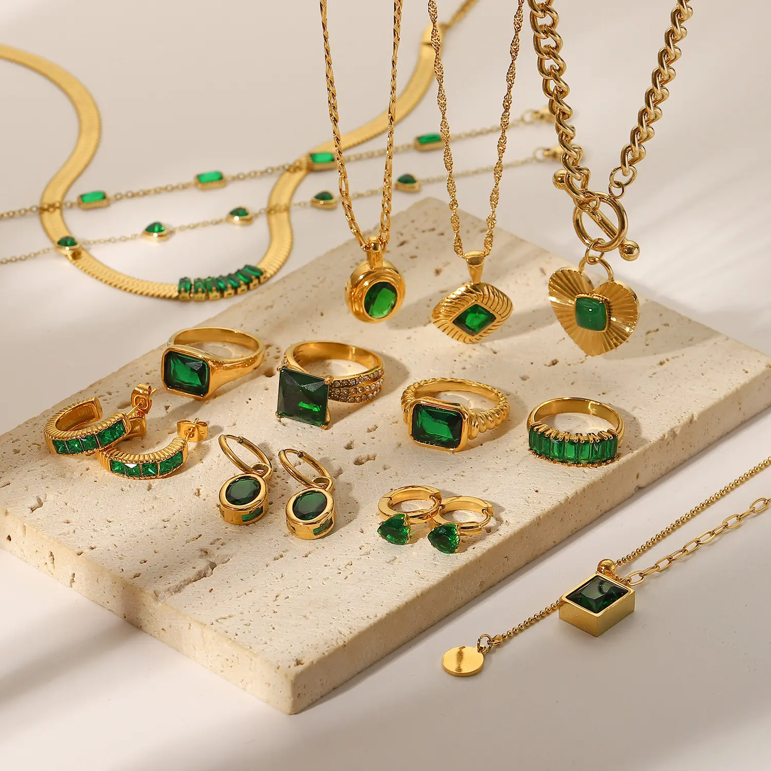 Modeschmuck Set 18 Karat vergoldet Retro-Stil Grün Zirkon Serie Edelstahl Halskette für Frauen