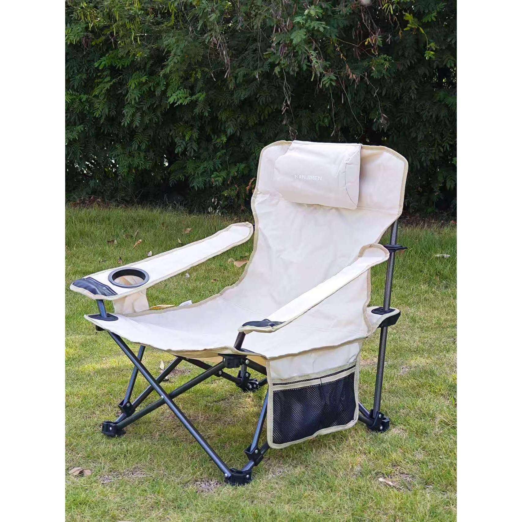 สีขาวนวล มีที่วางแขนและหมอน