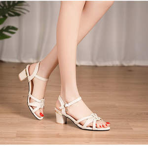 Moda estiva Versatile con tacchi morbidi e tacchi spessi scarpe da <span class=keywords><strong>sposa</strong></span> per <span class=keywords><strong>sposa</strong></span> sandali bianchi tacco alto e pantofole da donna - Product Image 3