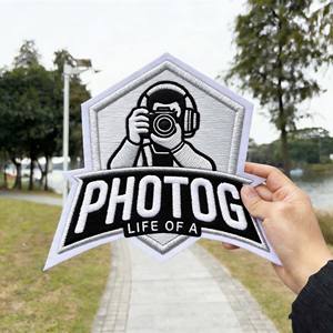 แพทช์ปักแบบกำหนดเอง OEM <span class=keywords><strong>ป</strong></span>้ายปัก ODM คุณภาพสูงสำหรับภาพโลโก้คมชัด ใช้สำหรับการสร้างแบรนด์เสื้อผ้า - Product Image 1