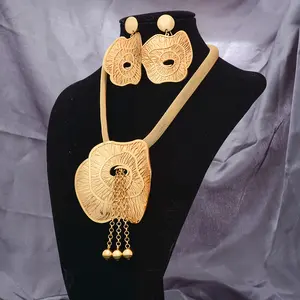 58cm Factory Wholesale Jewelry Sets With Earrings Trendy Hollow Out Spring Round Chunky Gold Color Jewelry Set For Women